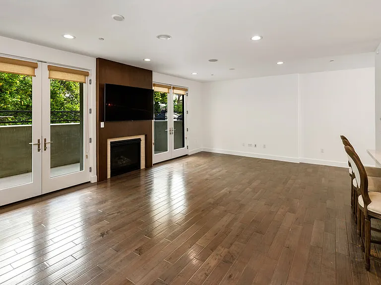 1304 Roxbury Dr #103 — Photo 7