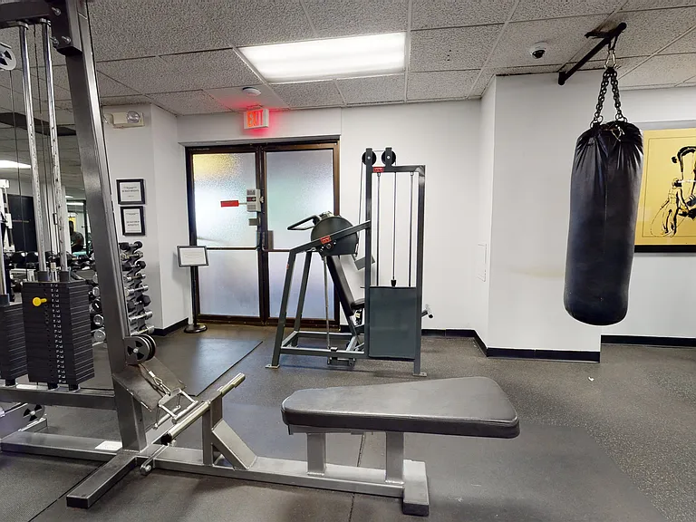 616 Harmon Cove Tower — Photo 10