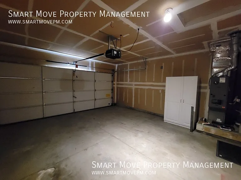 1067 N Crestley Ave — Photo 22