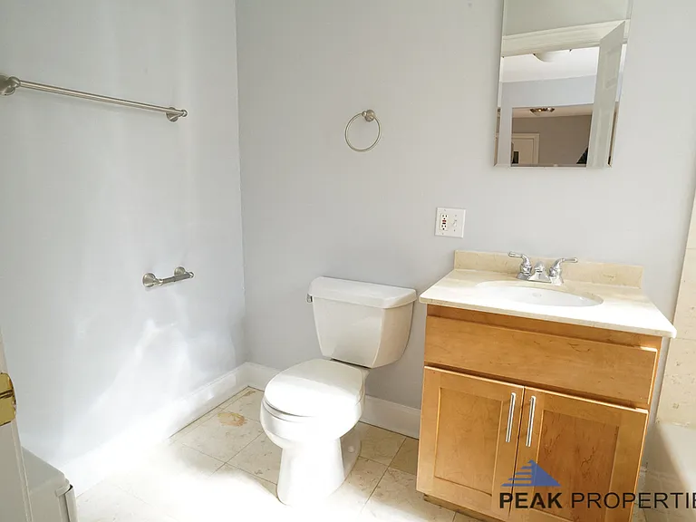 4889 N Ashland Ave — Photo 11
