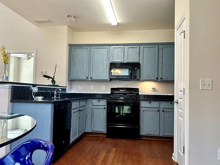 220 Stone Park Dr — Photo 6