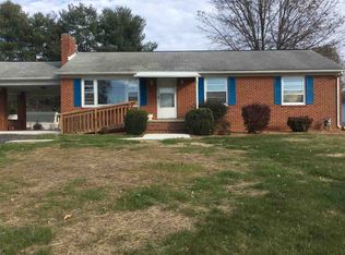 92 Stuart Ave, Stuarts Draft, VA 24477