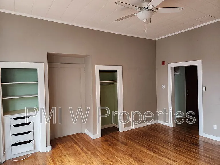 83 1/2 W Pearl St #1 — Photo 2