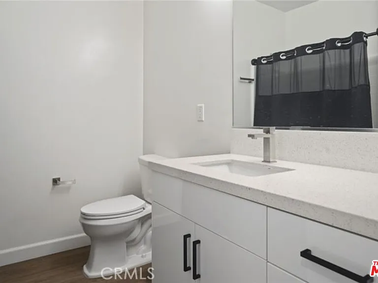 904 Warwick Ave — Photo 24