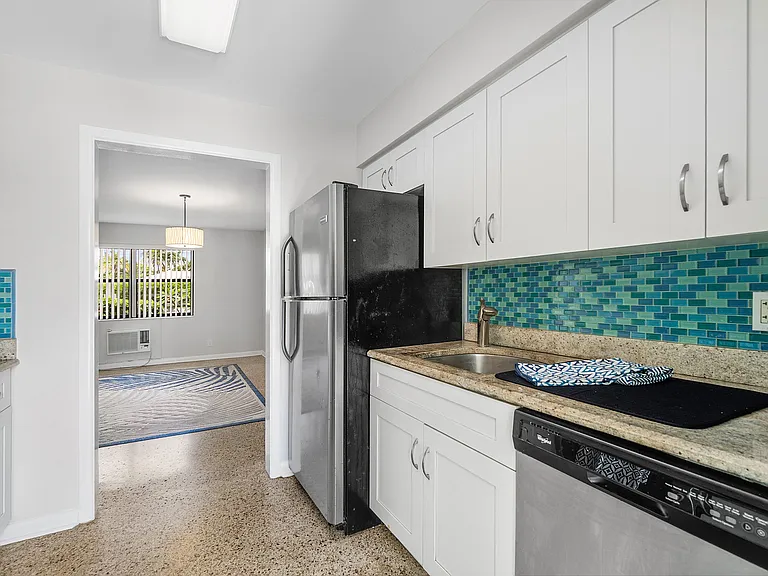 5615 N Ocean Blvd #10 — Photo 5