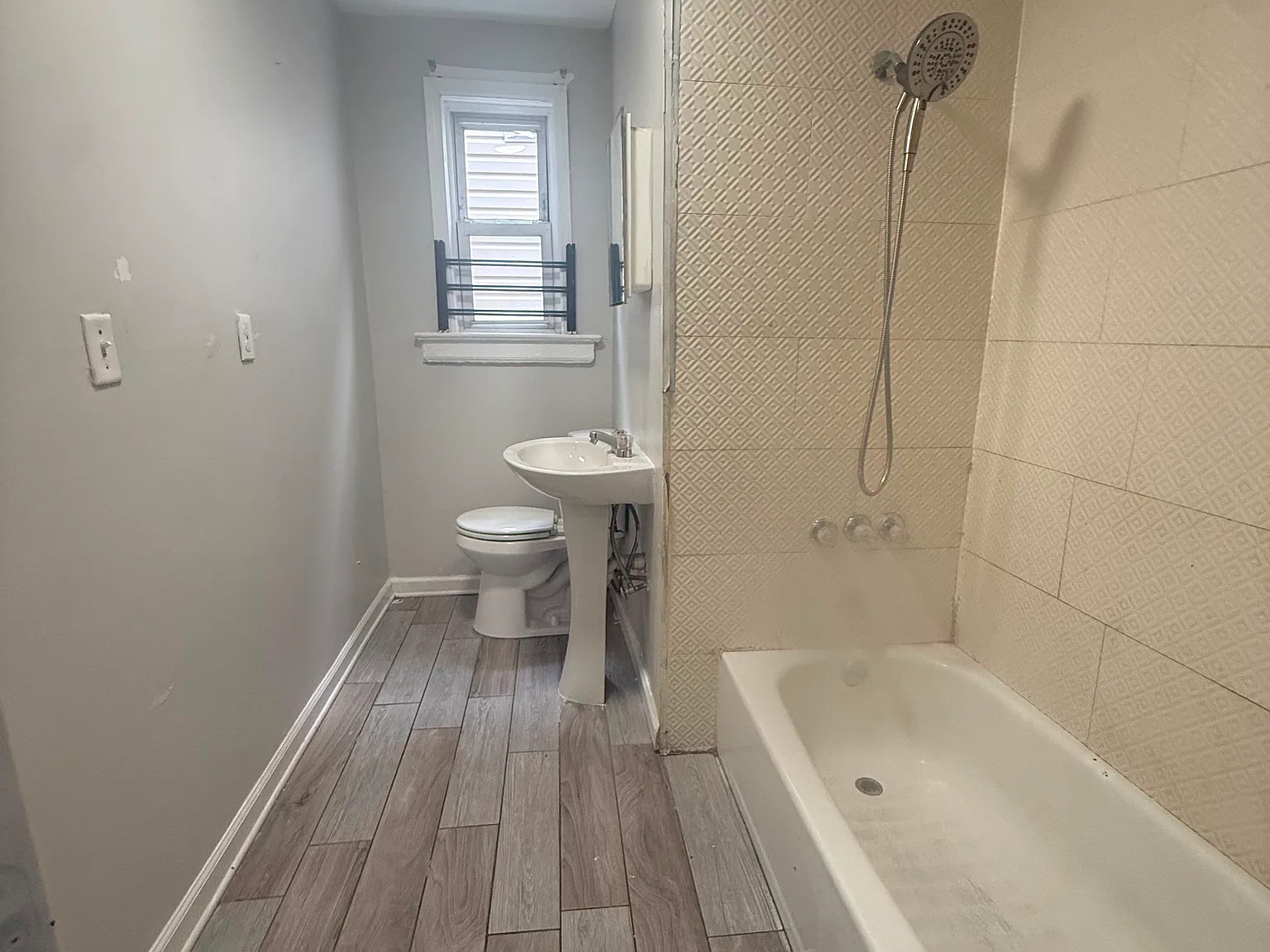 4 bed, $2,300 — Photo 2