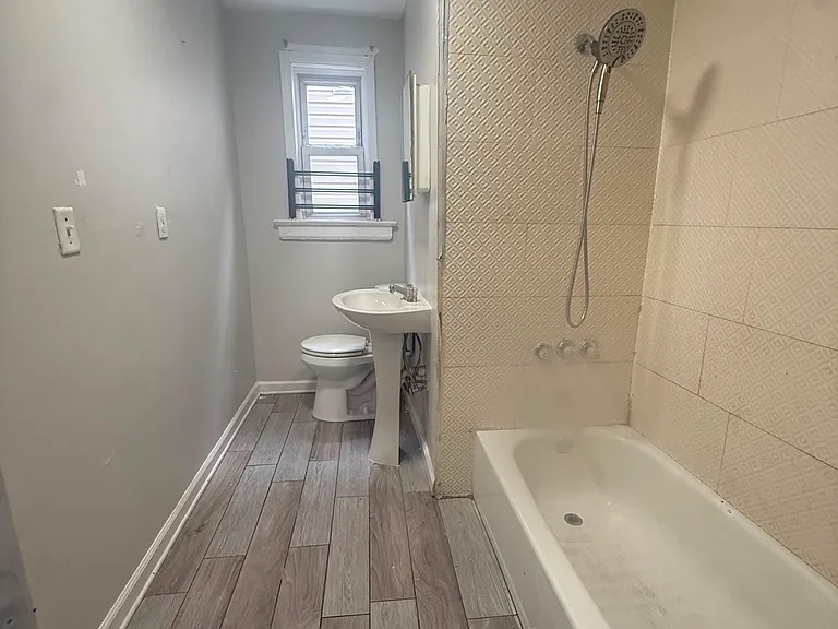 58-60 Clinton Pl #2F — Photo 2