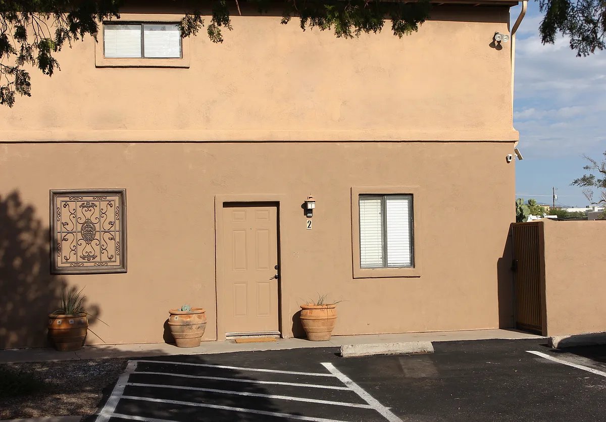 Building Photo - 581 E Calle Arizona #2