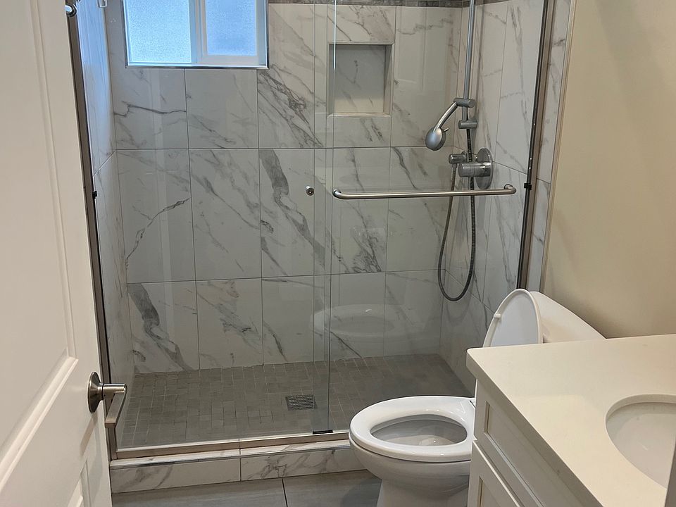 2nd image of 1218 Floribunda Ave APT 4