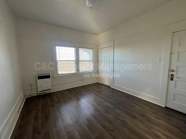 1200 W Market Cir #1 — Photo 3