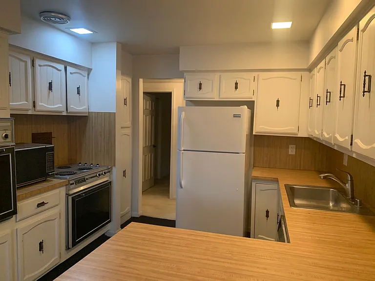42160 Woodward Ave #8 — Photo 9