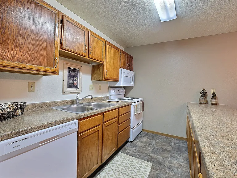 Fargo, ND Kennedy Apartments | Kitchen