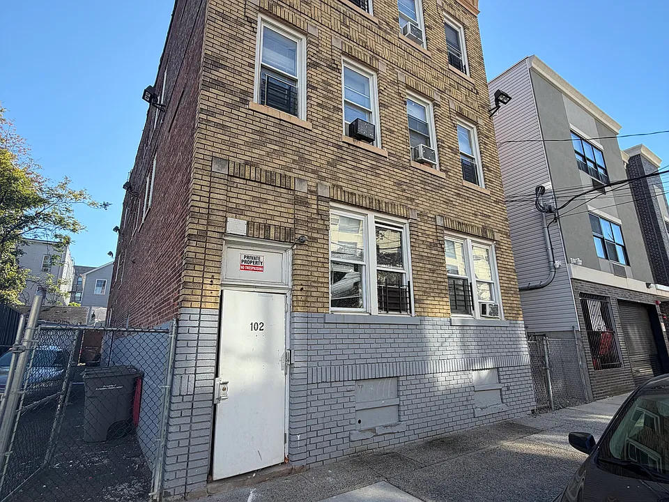 102 12th Ave #1