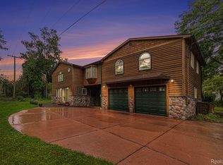 7021 Lanore St, Waterford, MI 48327