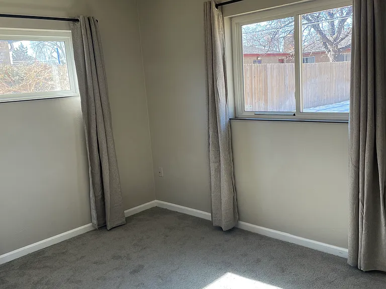 1059 Racine St — Photo 11