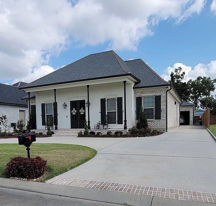 1st image of 241 Oak Dale Dr