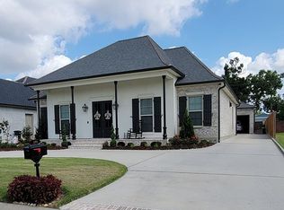 241 Oak Dale Dr, Gretna, LA 70056