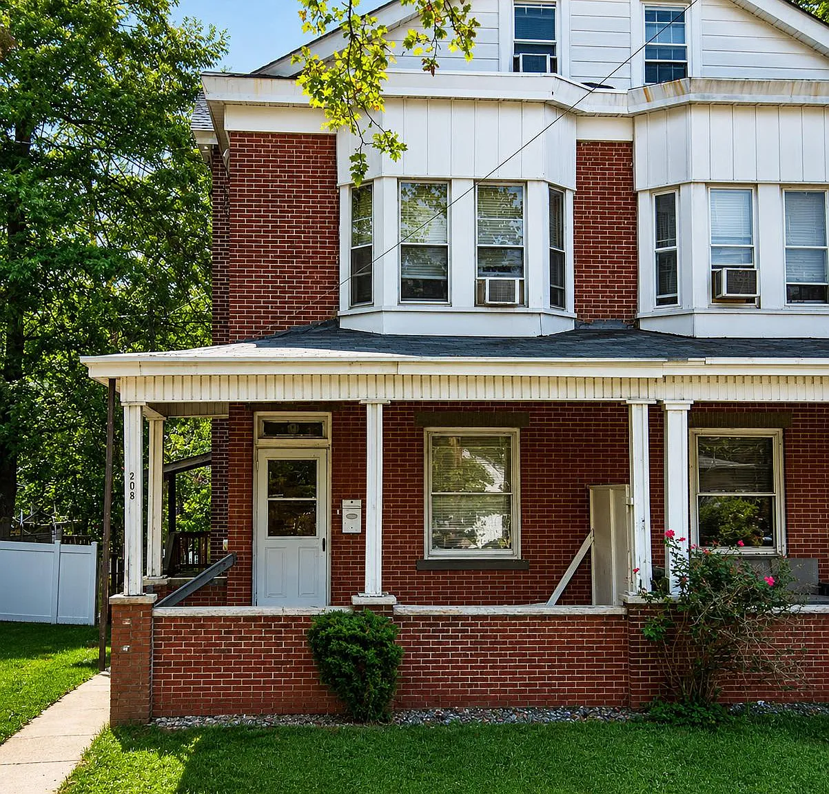 2 bed, 1.0 bath, 2159 sqft, $1,650 — Photo 1