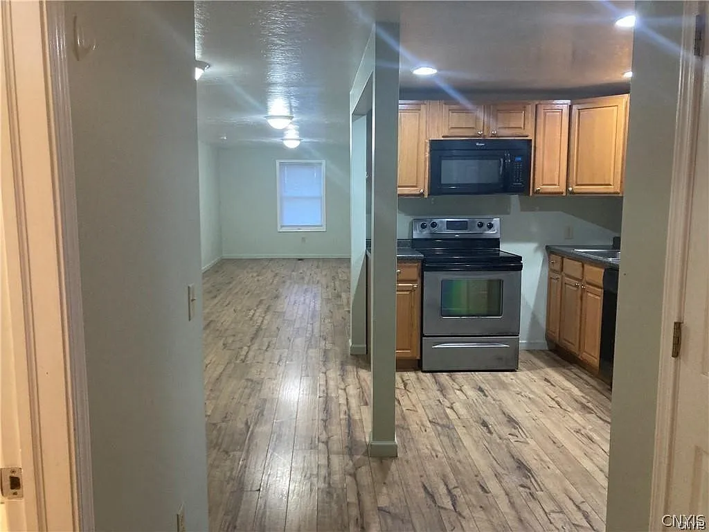 2 bed, 1.0 bath, 851 sqft, $1,150 — Photo 4