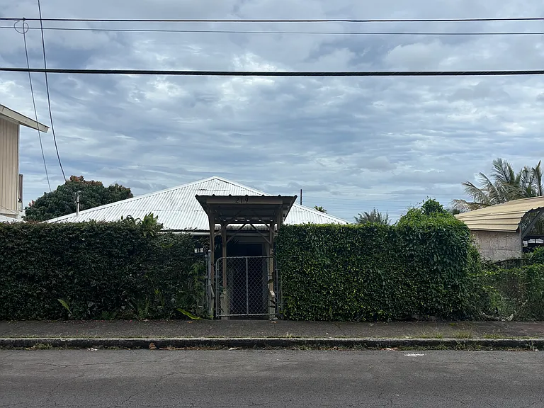 219 Ululani St — Photo 1