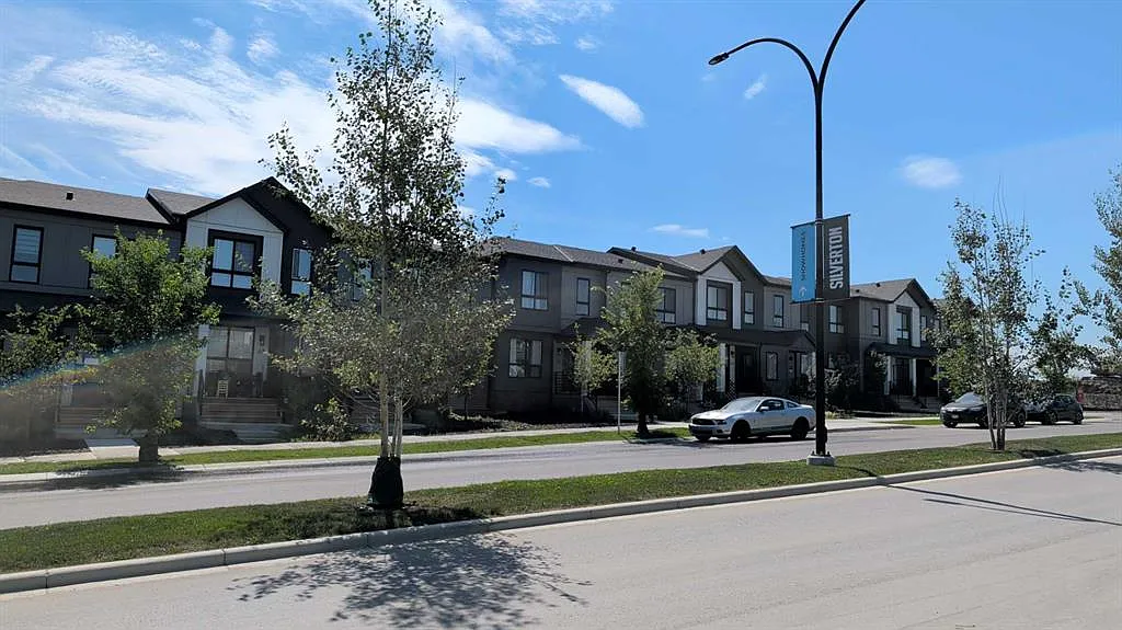 3 bed, 2.5 bath, 1388 sqft, $2,500 — Photo 1