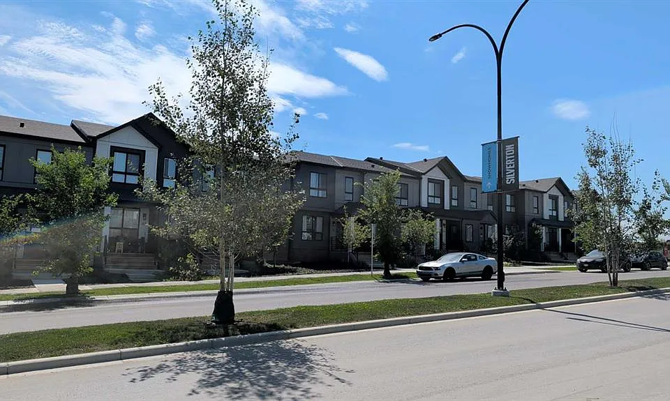 24 Silverton Glen Grn SW