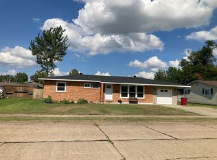 602 Holly Hill Dr, Sikeston, MO 63801