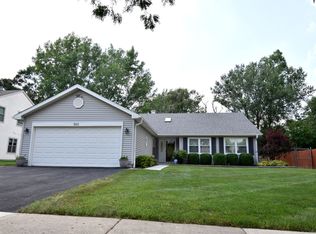 593 Cortland Dr, Lake Zurich, IL 60047