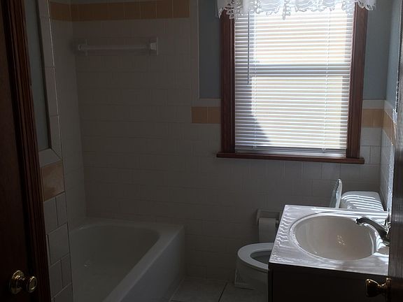 4th image of 1721 Debbie Ln
