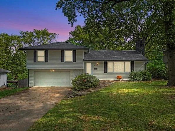 5737 Blackhoof Dr, Shawnee, KS 66203