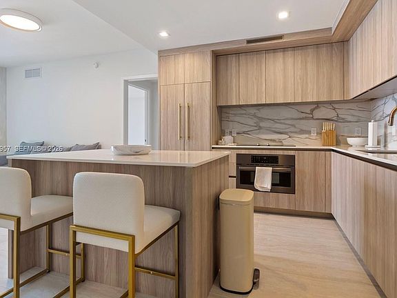 4th image of 77 SE 5th St #3902