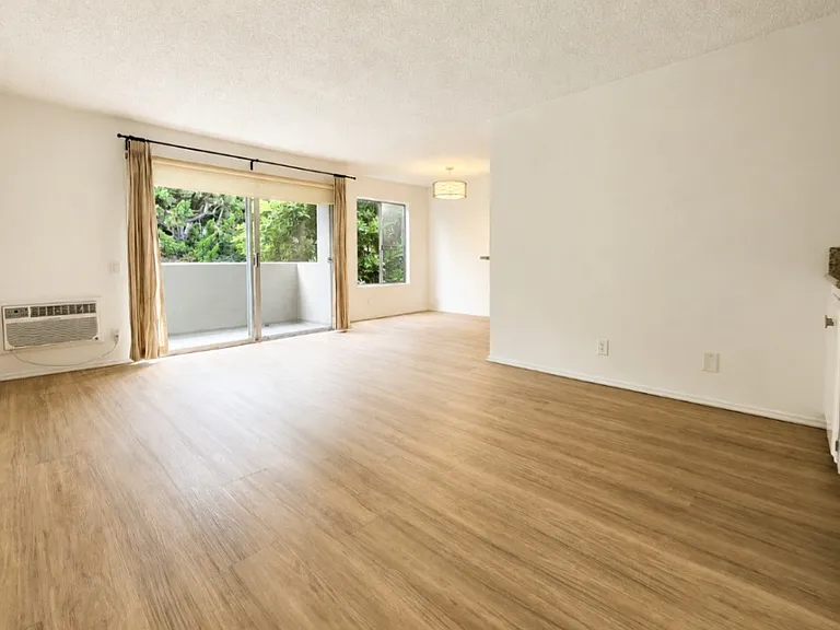 11838 Goshen Ave #7 — Photo 5