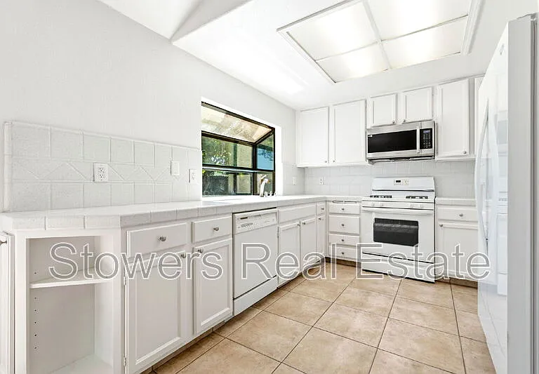 318 Joyce St — Photo 19