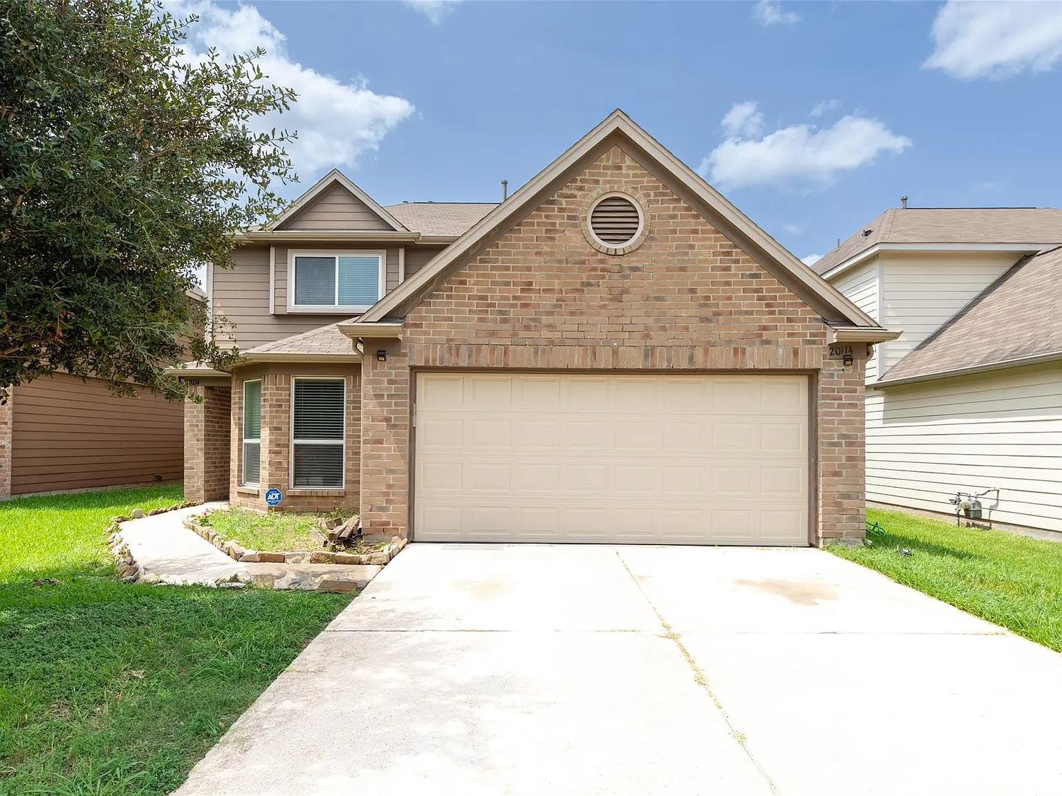 4 bed, 3.0 bath, 2224 sqft, $2,500 — Photo 2