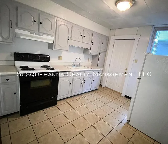 337 S 15th St — Photo 8