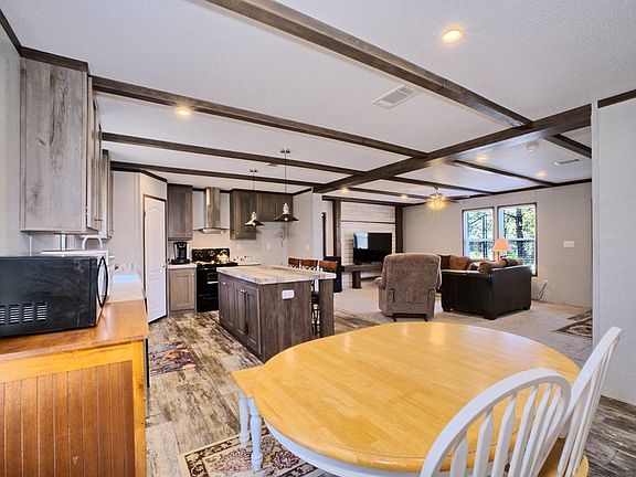 4th image of 451 Italy Rd