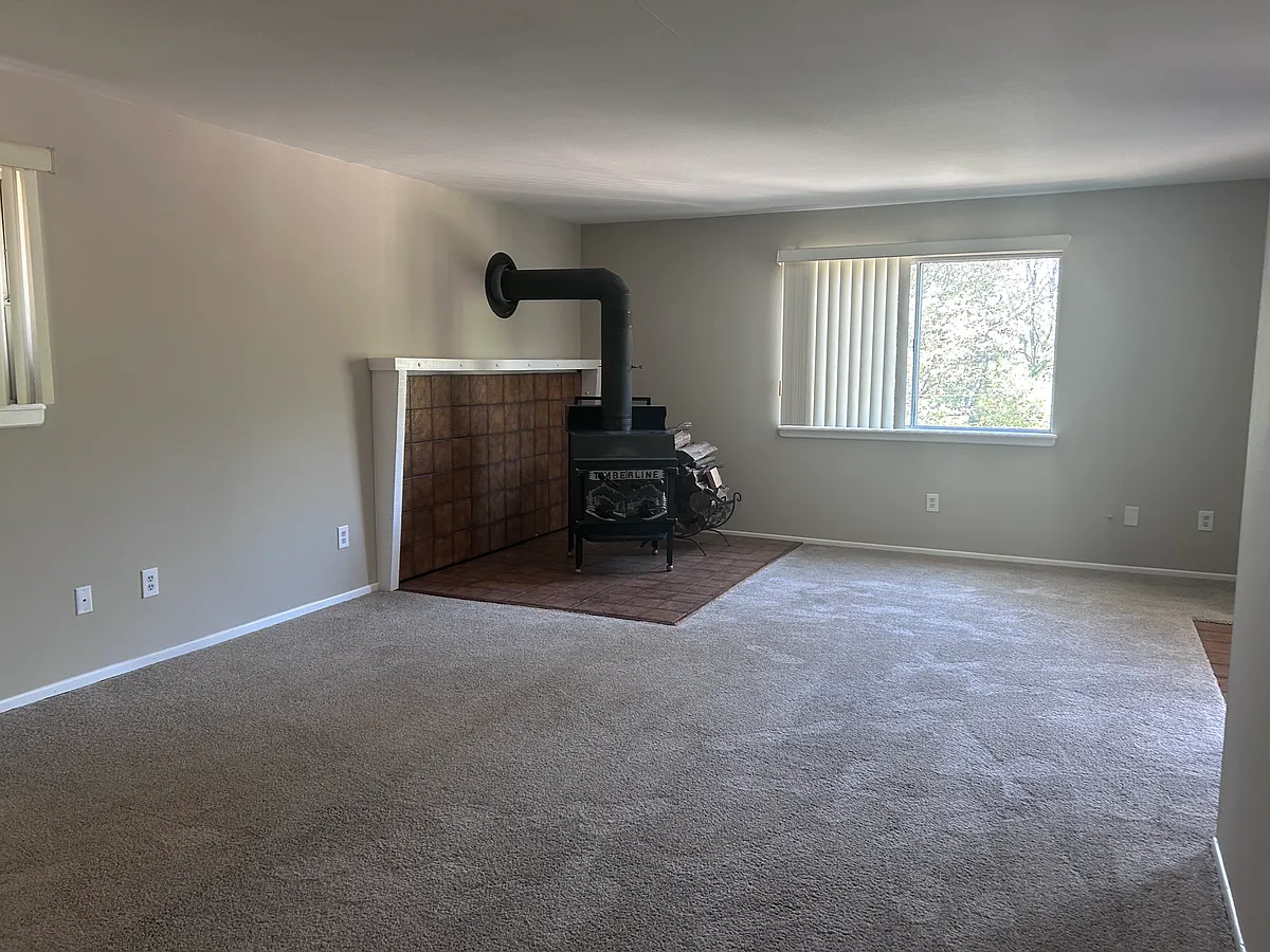 Building Photo - 398 Dunant Dr