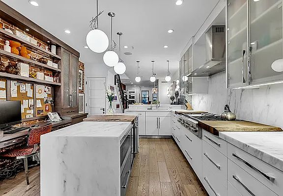 5th image of 249 W 99th St