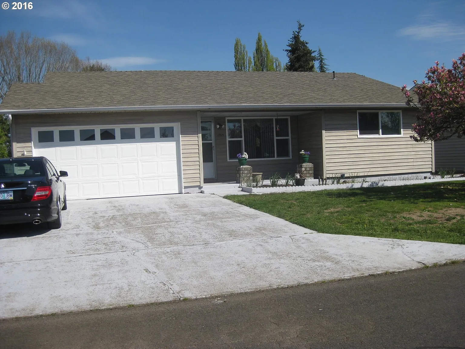 1765 King Way photo 1