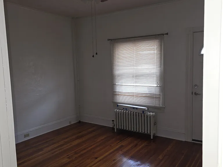Laurel St — Photo 8