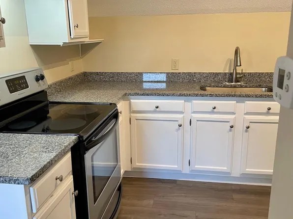 5 Myrtle St APT 3, Auburn, ME 04210