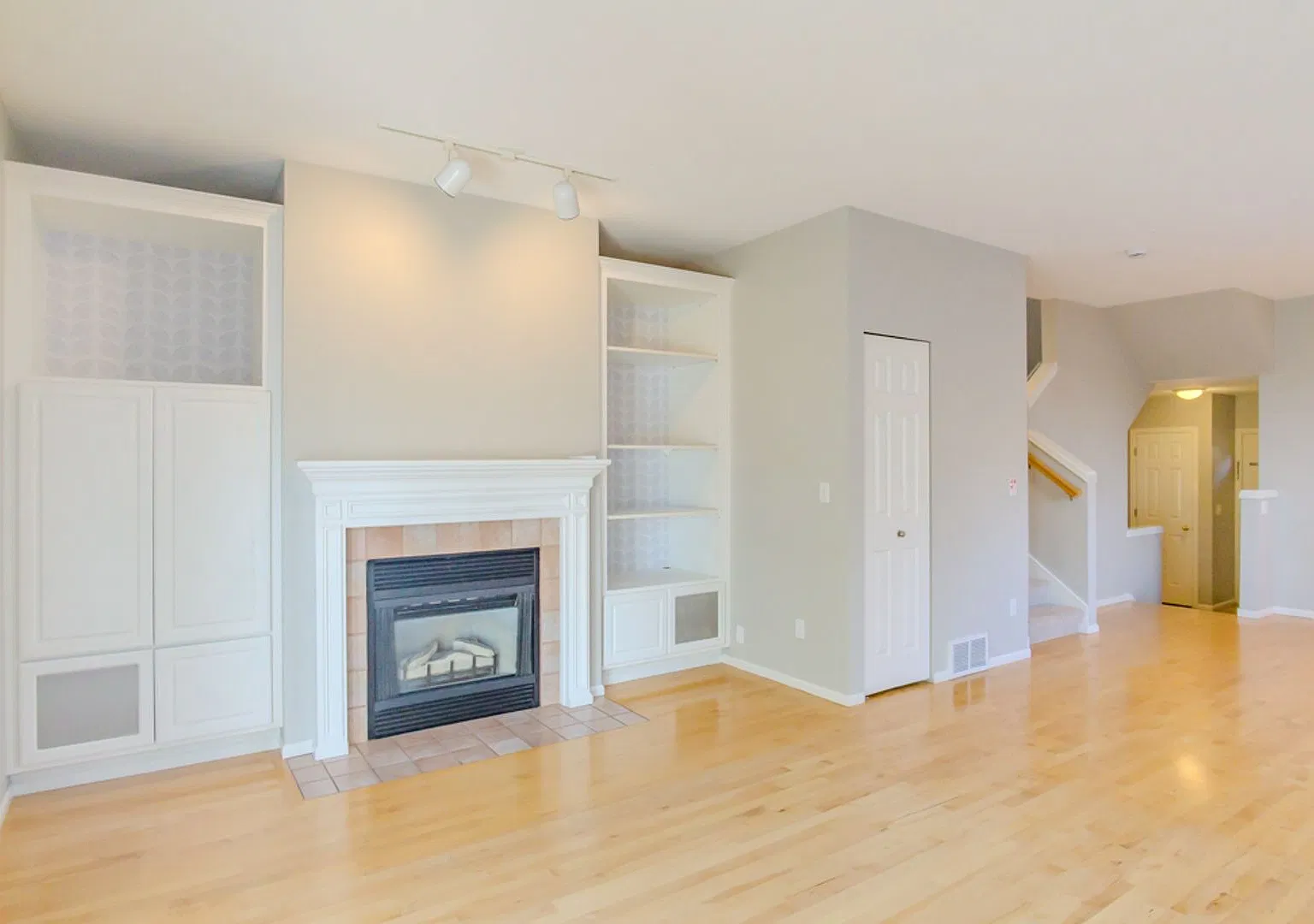 3bd/2.5ba Seattle Townhome — Photo 4