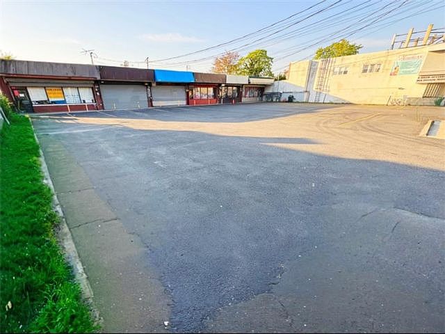 1st image of 4010 Hylan Blvd