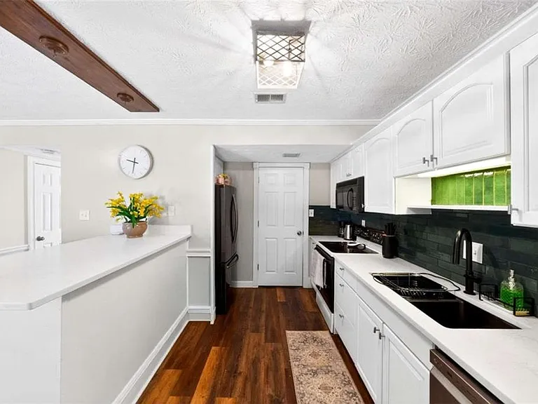 6117 Queen Anne Ct — Photo 5