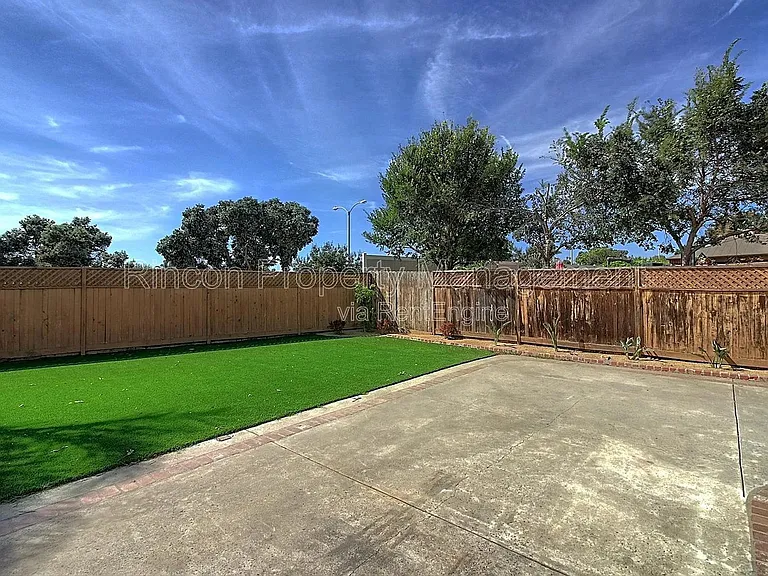 2585 Warbler Ave — Photo 19