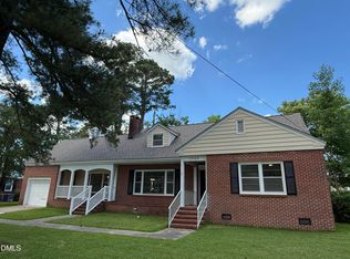 1004 W Divine St, Dunn, NC 28334