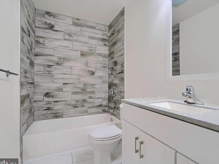 8431 Harris Ave — Photo 6