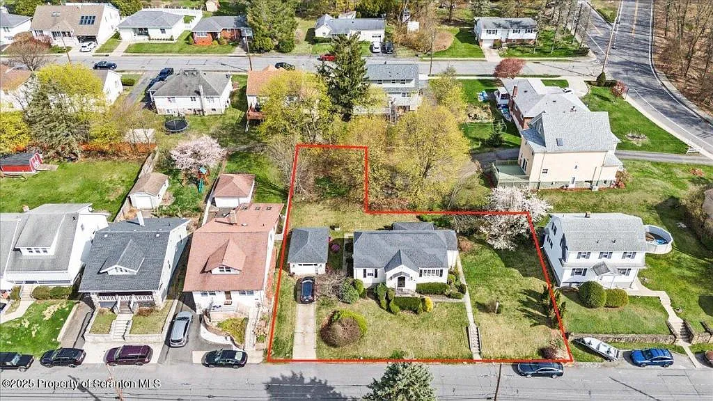 131 Arnold Ave — Photo 4