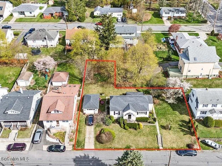 131 Arnold Ave — Photo 4