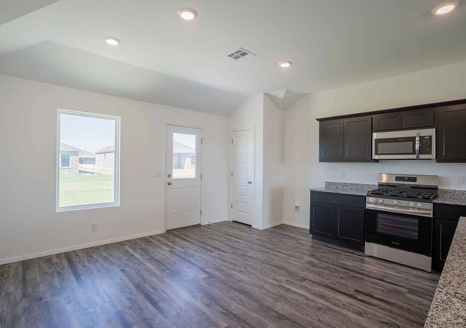 4 Bed 2 Bath - New Construction Rental Home — Photo 4